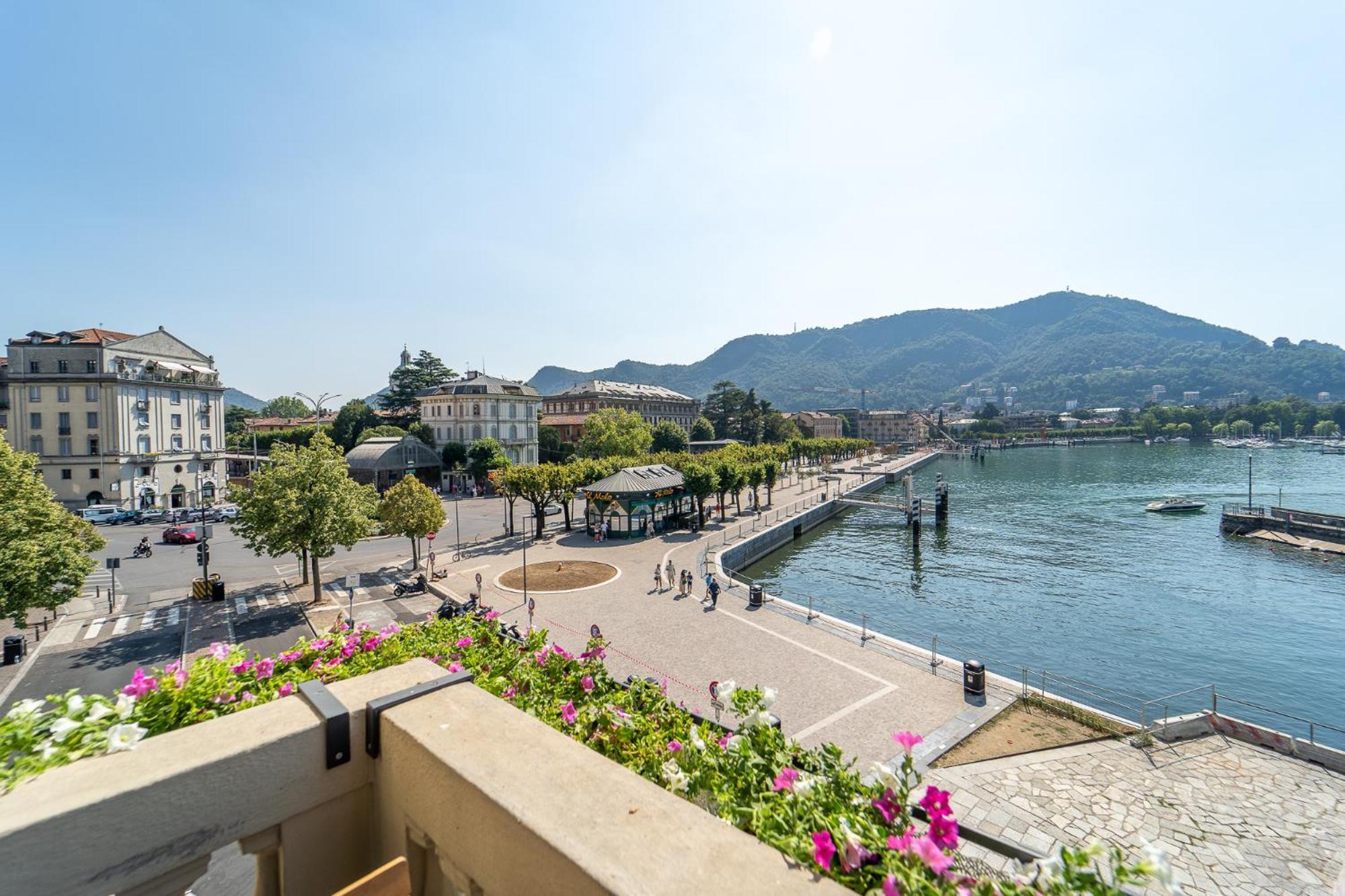 Appartamento Esclusivo Fronte Lago, In Centro A Como Con Garage Kültér fotó